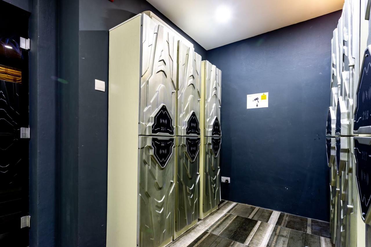 Met A Space Pod At Arab Street Singapore Exterior foto