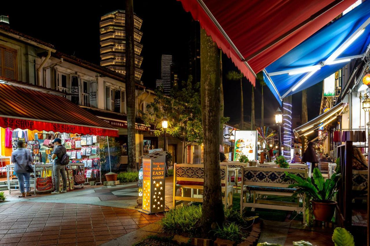 Met A Space Pod At Arab Street Singapore Exterior foto